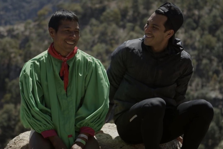 Daniel Almanza corre con los rarámuris de Chihuahua 