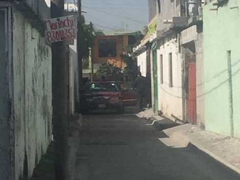 Se presume que ambos prófugos han cometido varios atracos. 
