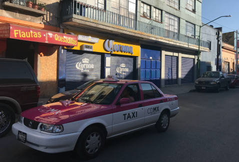 Comercios cerraron en diferentes zonas, como en la colonia Guerrero, delegación Cuauhtémoc, ante rumores esparcidos sobre posibles saqueos, derivados 