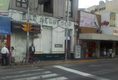 Comercios en la colonia Centro fueron cerrados ante rumores de posibles saqueos, los cuales fueron esparcidos sobre todo en redes sociales.