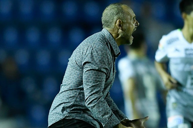 El técnico no usará más sus camisas del torneo pasado.