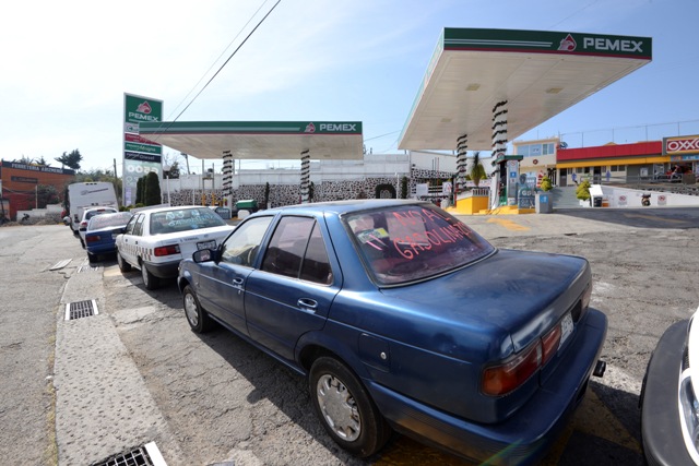 En Toluca, los ciudadanos realizaron protestas por el incremento en los precios de las gasolinas. 
