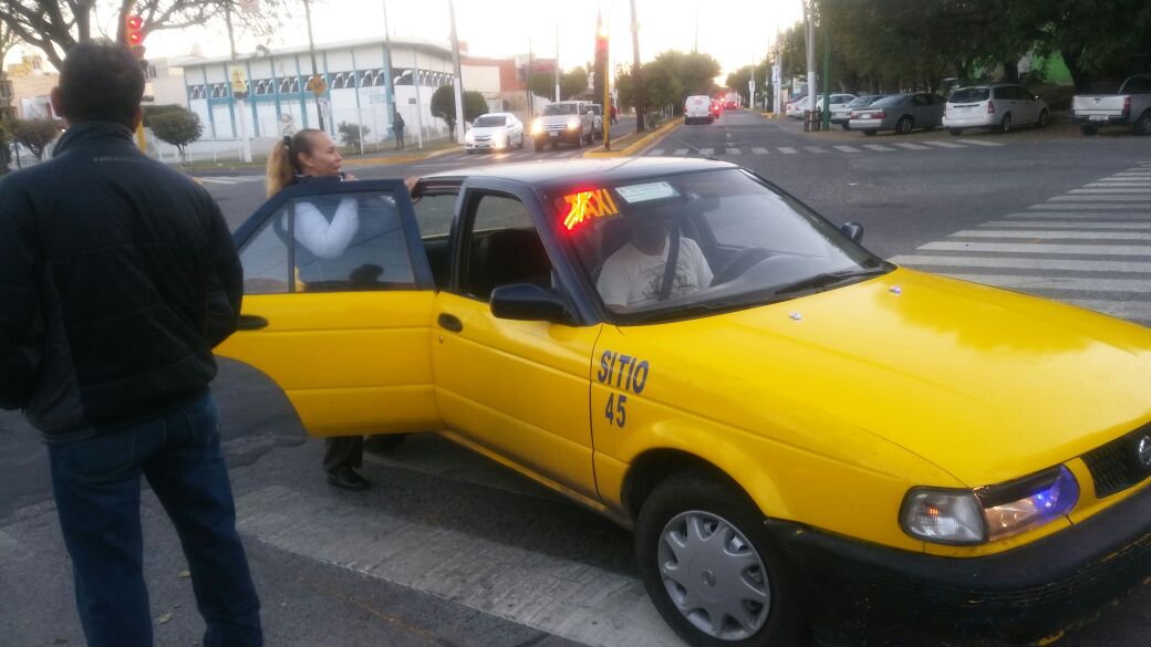 Usuarios de camiones optan por tomar taxi