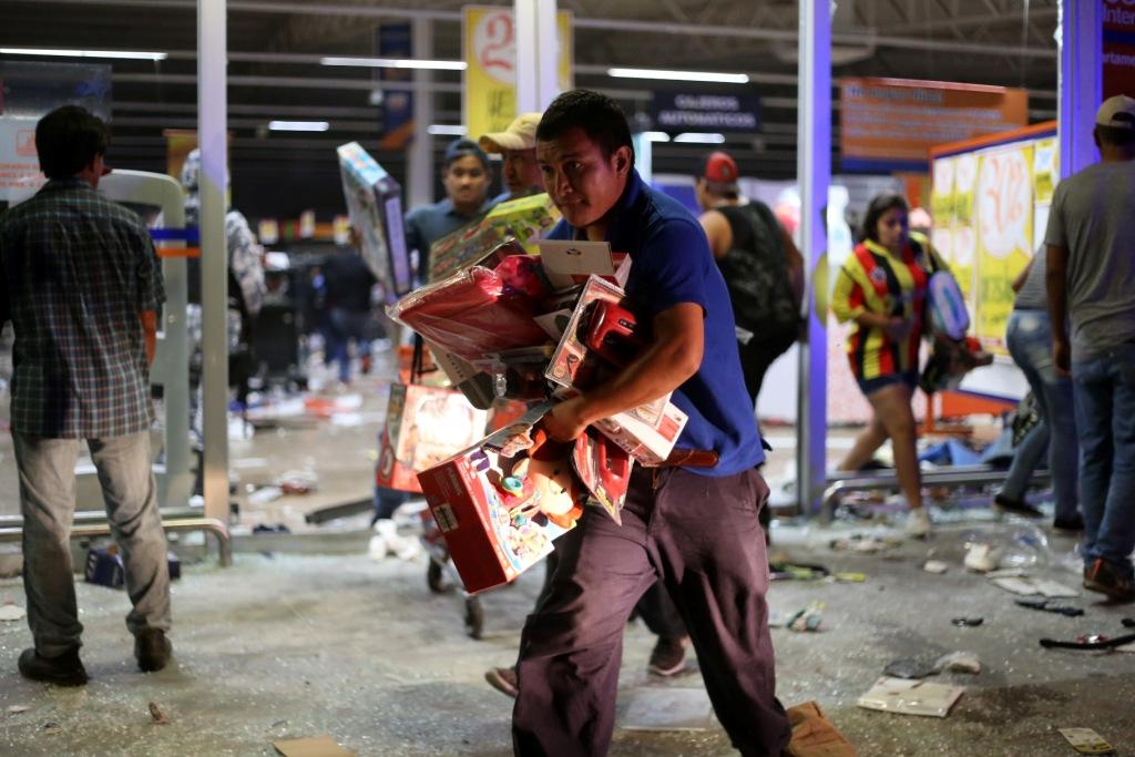 Ayer hubo 29 robos a centros comerciales y 76 detenciones. 