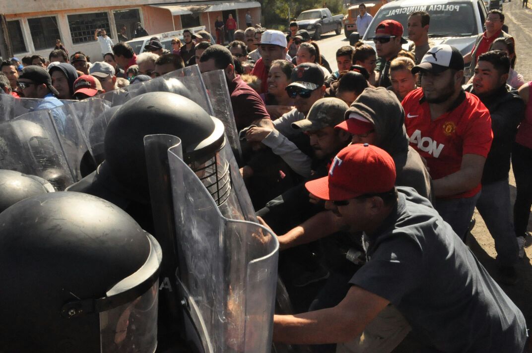 Durante el encuentro fueron utilizadas piedras y gas pimienta.