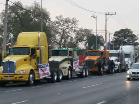 "...En otros estados ya hicieron manifestaciones y Nuevo León que es punta de lanza en el sector transporte no se podía quedar atrás..." comentó uno d