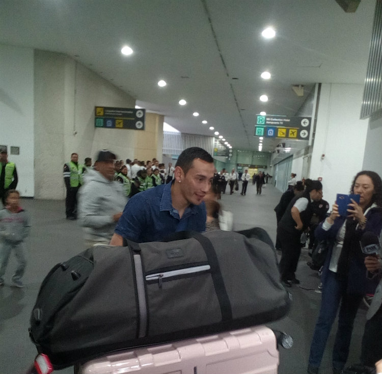 Sambueza en su llegada a la Ciudad de México 