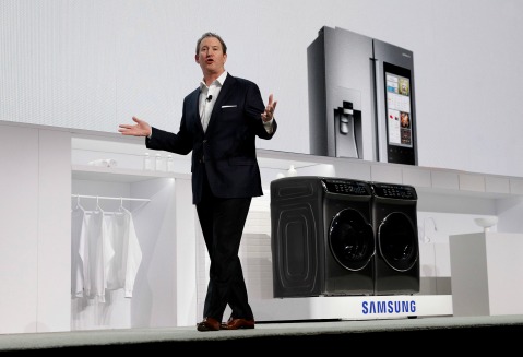 Samsung presentó durante el CES 2017 una nueva línea de electrodomésticos inteligentes y computadoras livianas con grandes procesadores. 