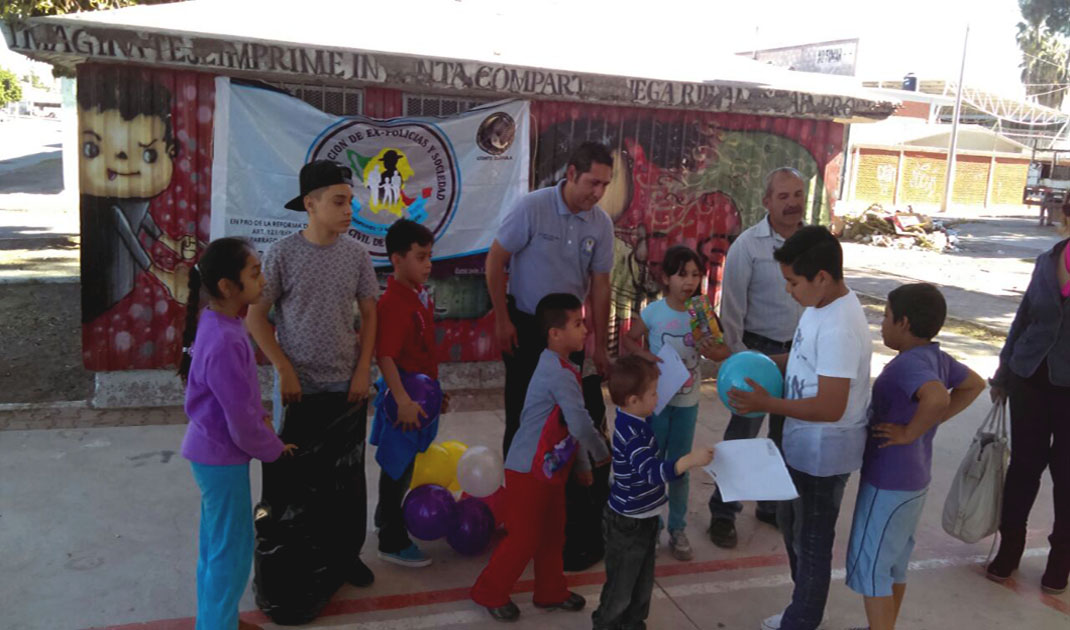 Elementos de los organismos de seguridad visitaron la colonia Solidaridad. 