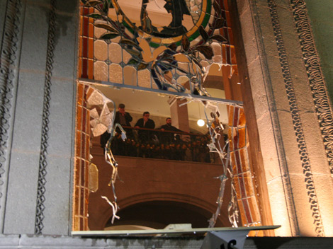 Vitrales dañados en Palacio de Gobierno. 