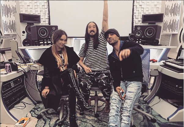 Belinda comparte foto con Steve Aoki.