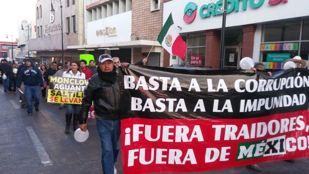 'Ciudadanos Unidos de Saltillo' realizó marcha este sábado del Congreso a la Plaza de Armas.