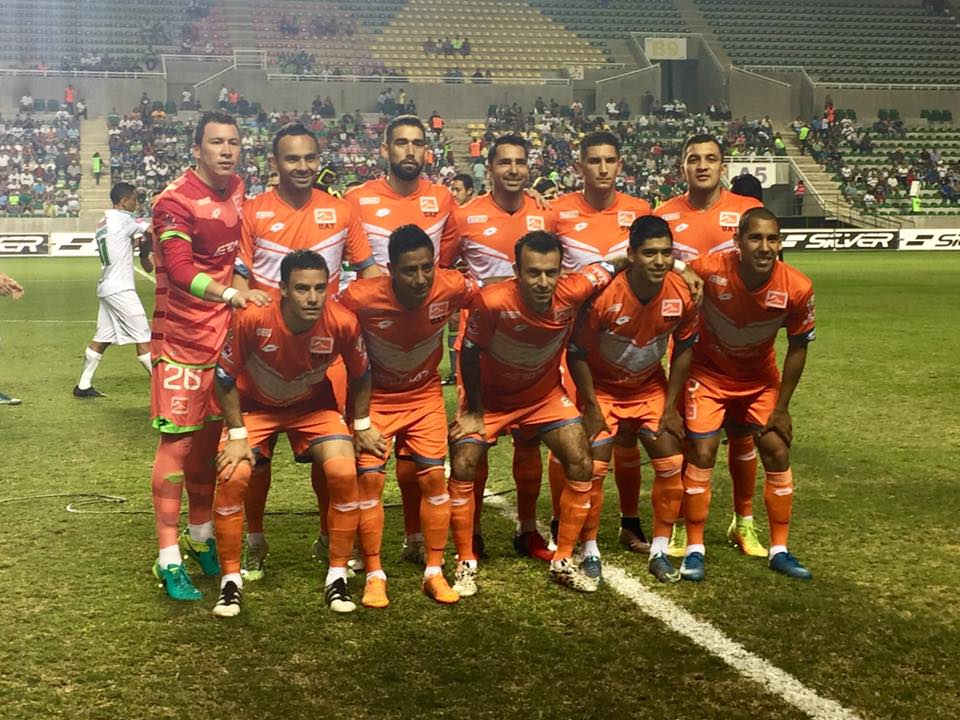Correcaminos de la UAT antes del juego.