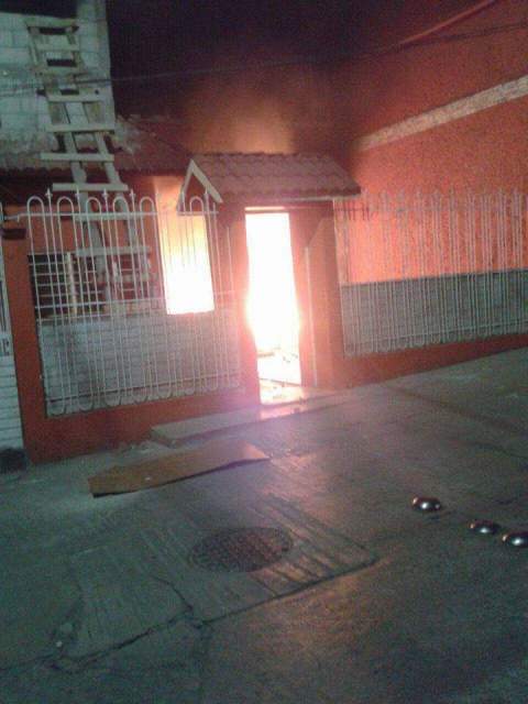 Un grupo de personas quemaron el Palacio Municipal de Copainalá y vandalizaron una gasolinera para protestar por la muerte de dos personas.