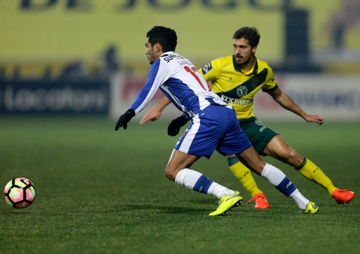 Jesús Corona jugó 87 minutos en el empate del Porto