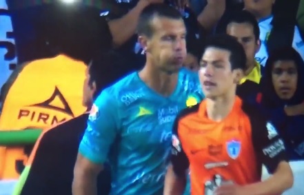 Novaretti lanza escupitajo a Lozano