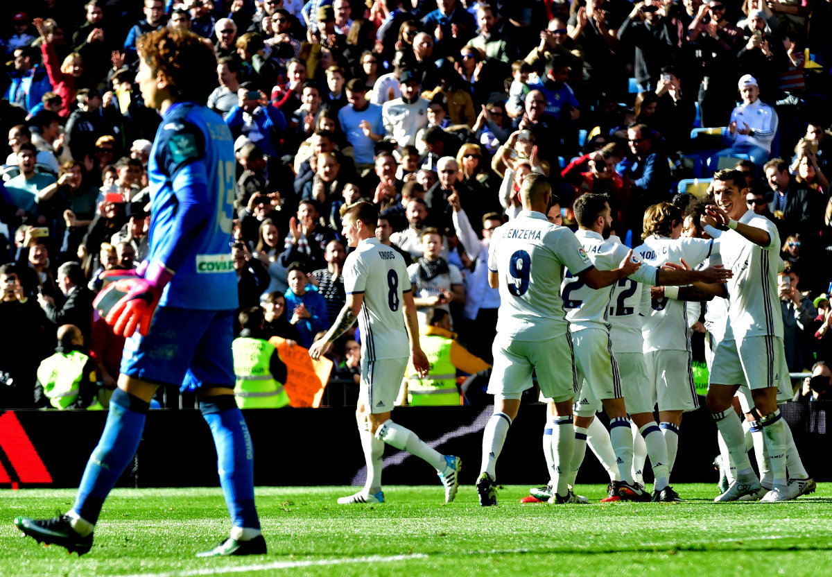 Ochoa se llevó 5 goles del Bernabéu
