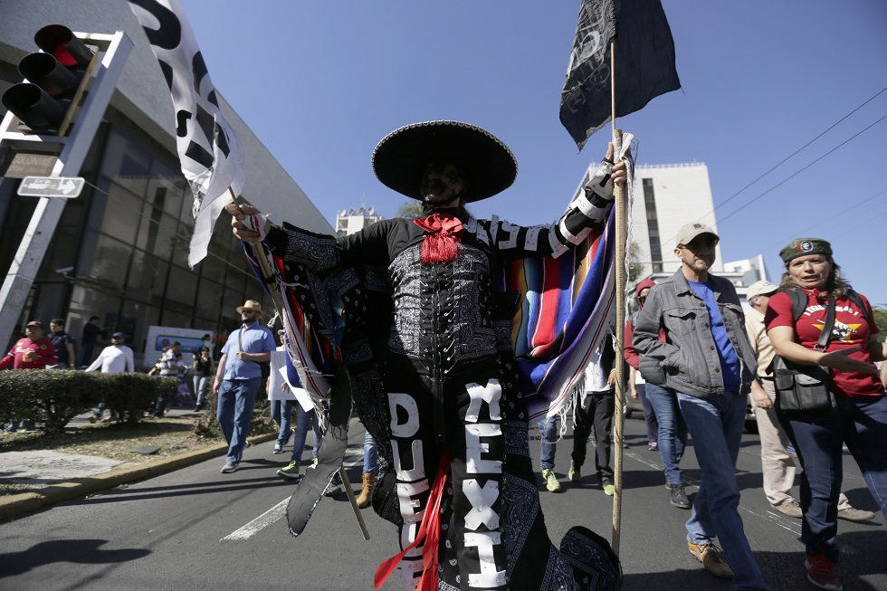 Realizan megamarcha contra 'gasolinazo' en Guadalajara