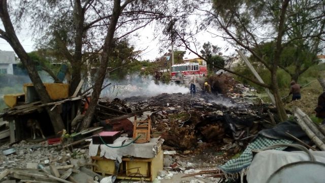 Incendio provocado por arrojar colilla de cigarro. 