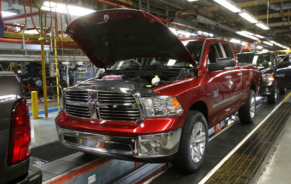 FCA reequipará sus fábricas en Ohio y Michigan para construir nuevos vehículos urbanos deportivos (SUVs) Jeep y podría trasladar la producción de su c