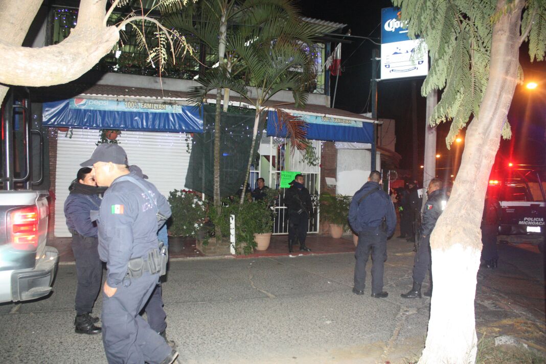 La policía realizó un operativo para localizar a las víctimas y a los secuestradores.