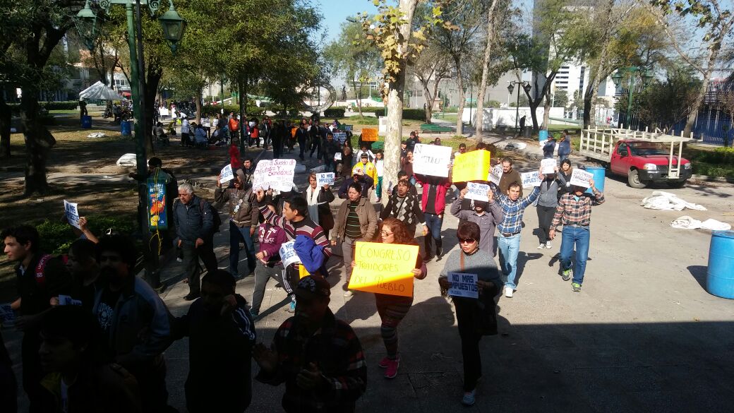 Llevaron sus pancartas y consignas todo el camino. 