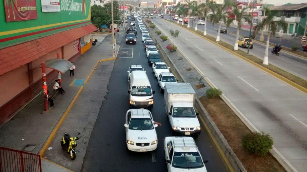 Los manifestantes también bloquearon los accesos a la Secretaría de Finanzas.