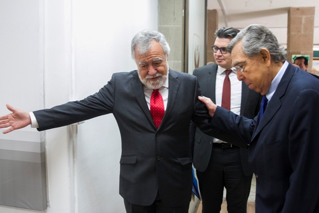 El coordinador de Asuntos Internacionales del gobierno de la CdMx, Cuauhtémoc Cárdenas y el presidente de la mesa directiva de la Asamblea Constituyen