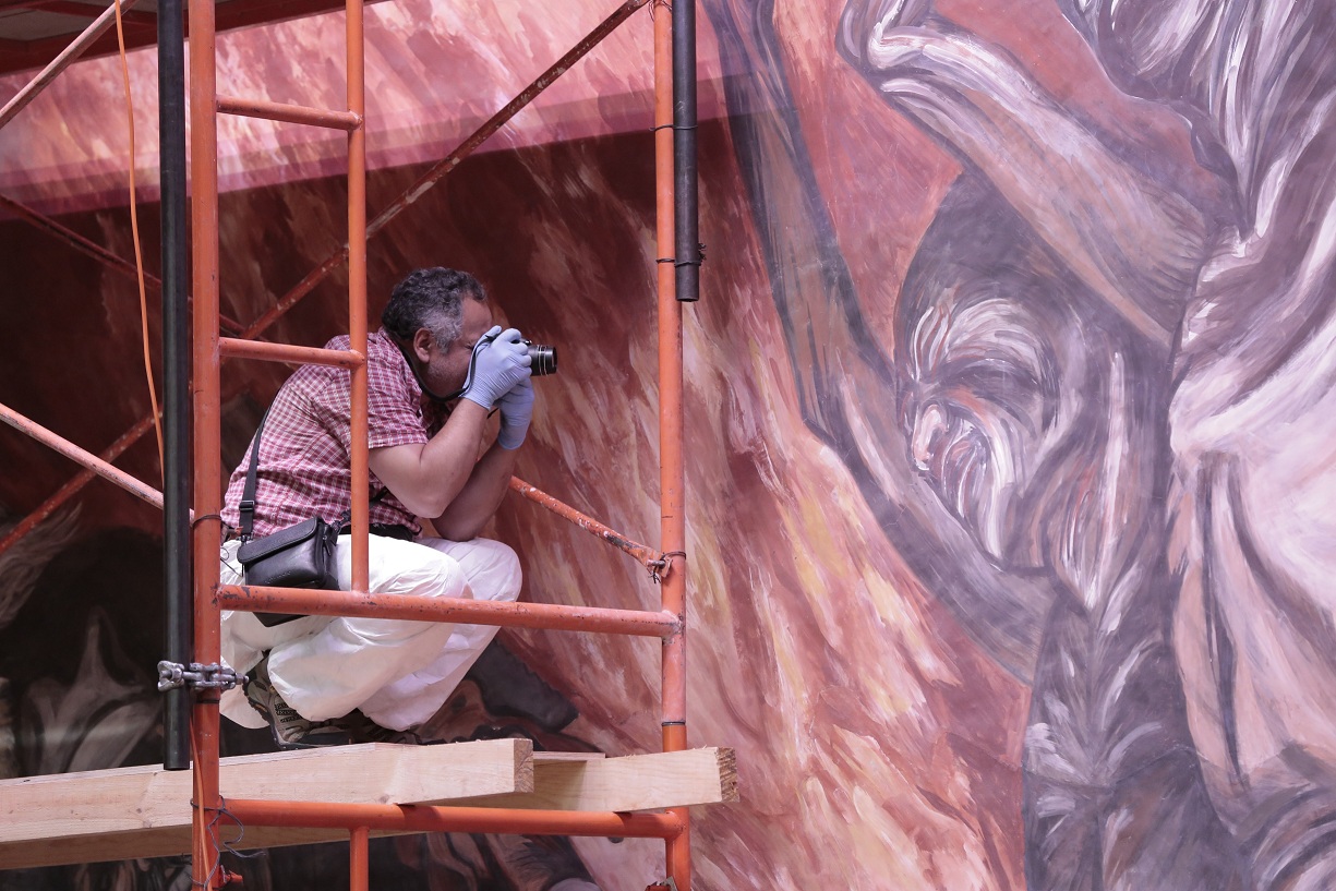 Esta tarde iniciaron formalmente los trabajos de restauración de los murales del pintor jalisciense José Clemente Orozco en el paraninfo 