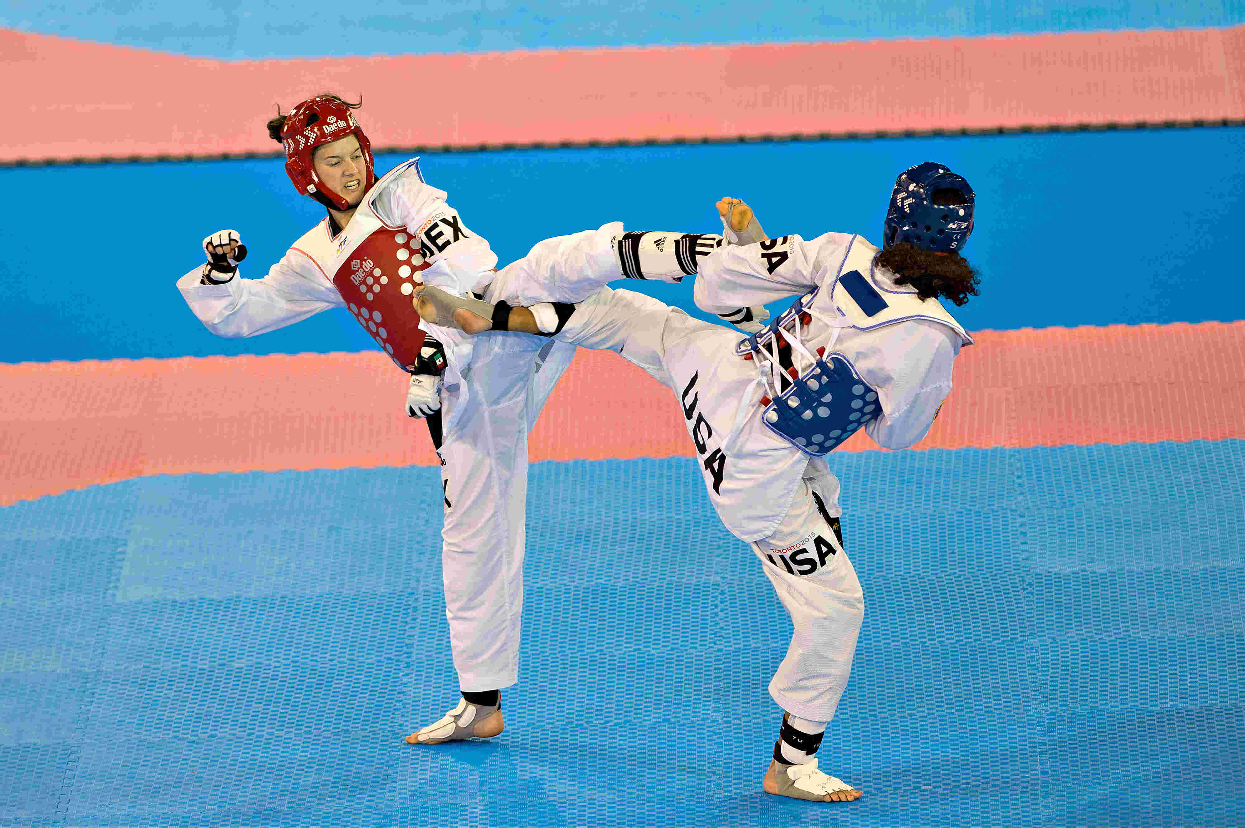 Paulina Armería en competencia en Toronto