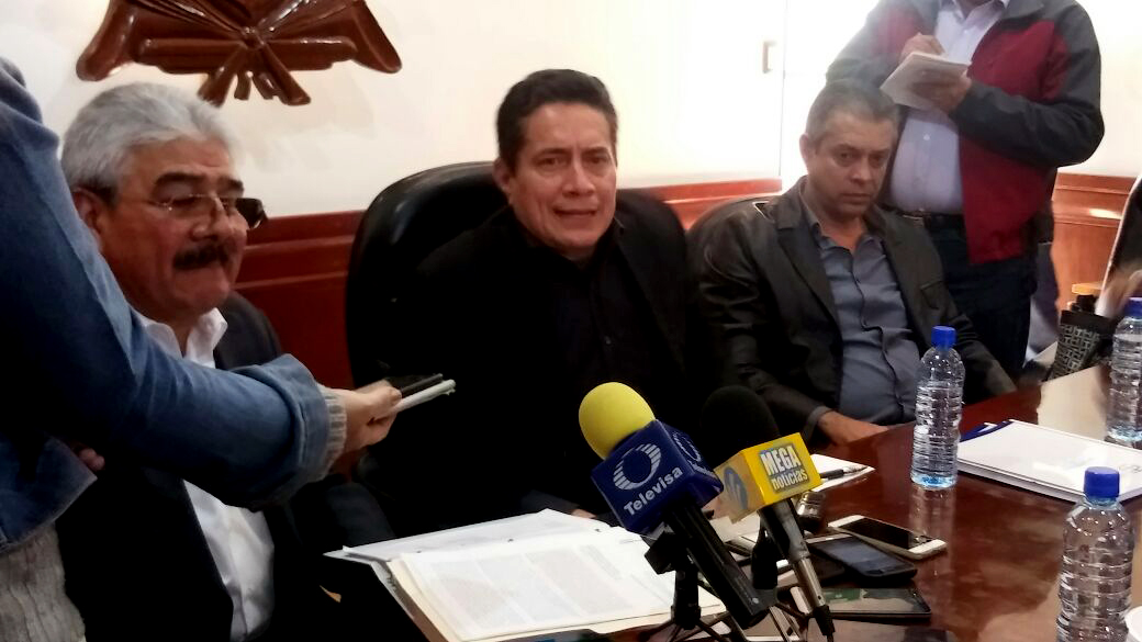 El Tesorero, Óscar García Villarreal, el Contralor, Javier Calderón Garza y Vicente Morales del Despacho Contable Sepúlveda y Asociados.
