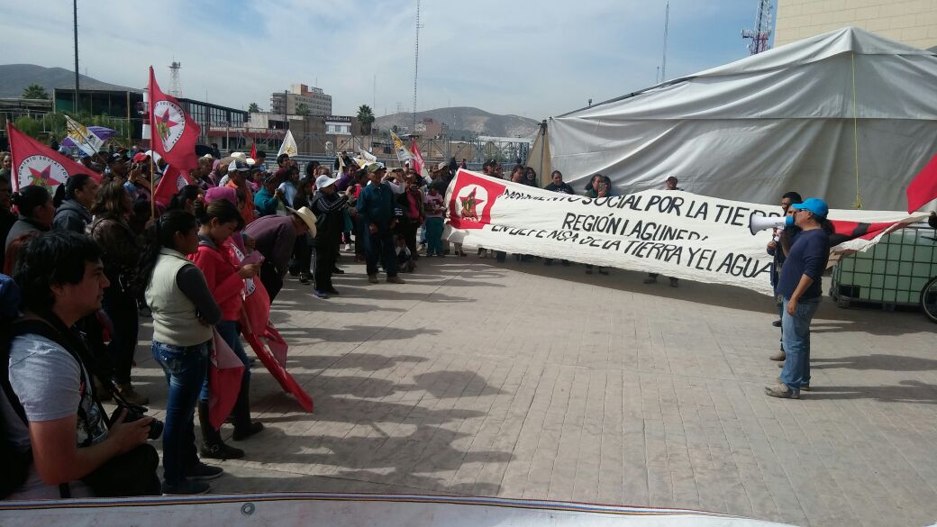 En Torreón, la Asamblea Regional en Defensa de la Economía Popular realizó protesta contra el 'gasolinazo'.