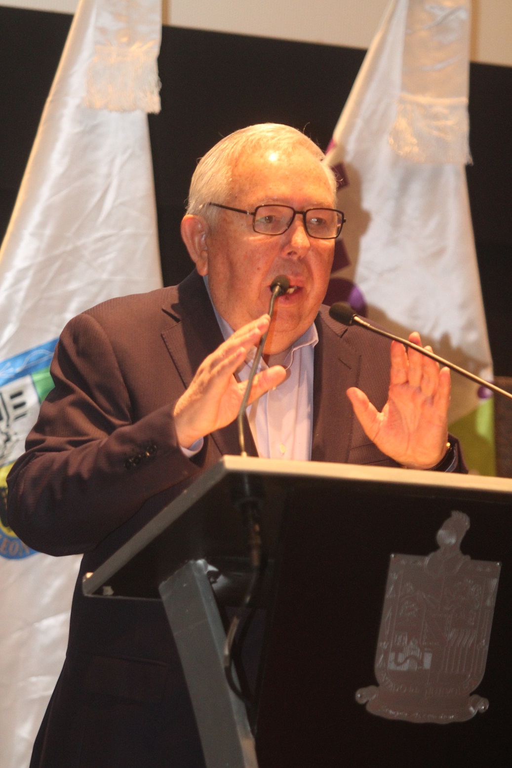 Turner Dávila criticó los proyectos aprobados por la administración estatal anterior.