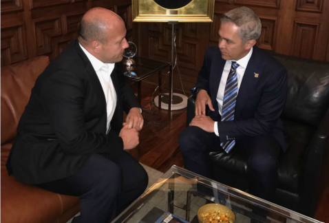 El jefe de Gobierno capitalino, Miguel Ángel Mancera, se reunió con el alcalde de Guadalajara, Jalisco, Enrique Alfaro, para hablar sobre la diferenci