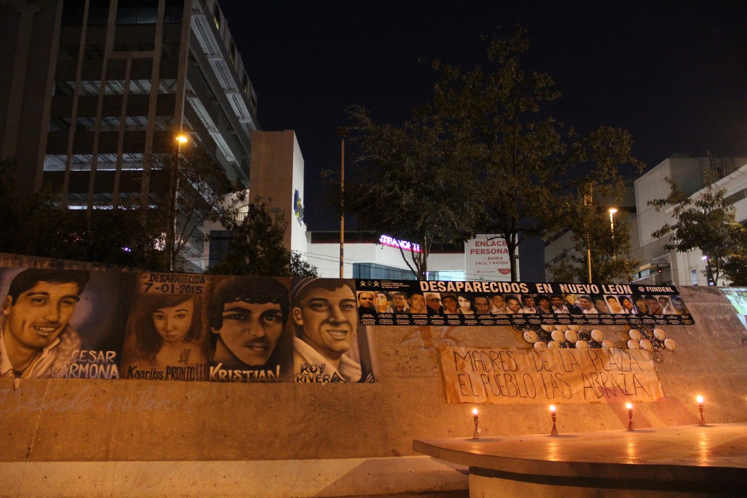 Los manifestantes se reunieron en la Plaza de los Desaparecidos.