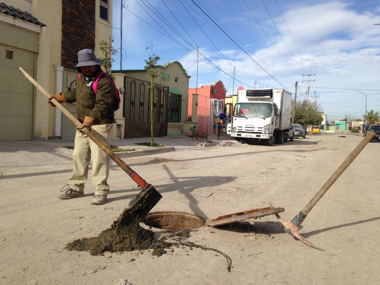 En Torreón, Simas implementó operativo de desazolve en las colonias Rincón La Merced y Manhattan.