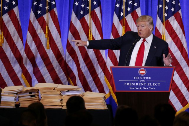 Trump se negó a responder una pregunta del reportero Jim Costa, de CNN.