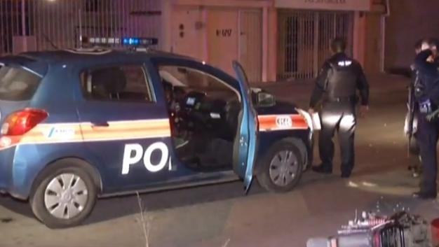 Los dos delincuentes intentaban huir a bordo de una motocicleta cuando se impactaron contra la unidad de Polisan. 