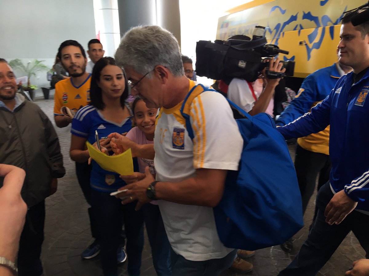 El equipo de Tigres llegó esta tarde a Guadalajara 