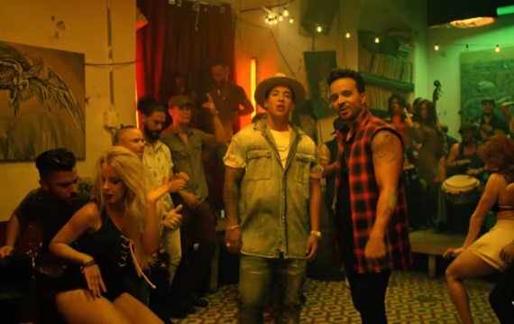 Luis Fonsi y Daddy Yankee ponen el sabor latino con "Despacito".