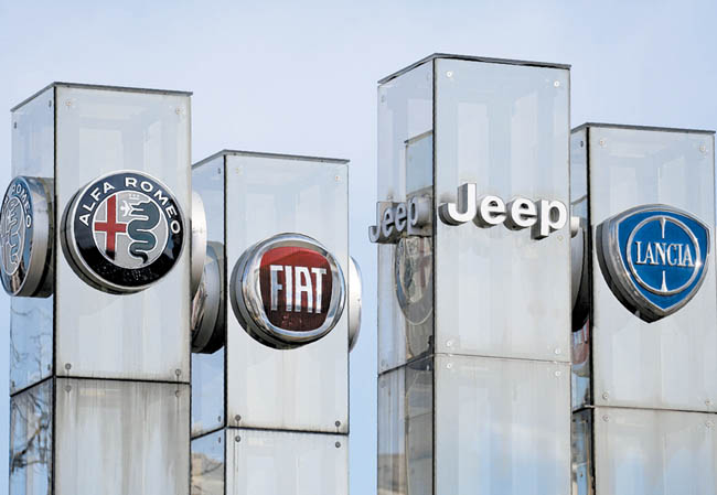 Las autoridades regulatorias acusan a la automotriz de violar la Ley de Aire Limpio. 