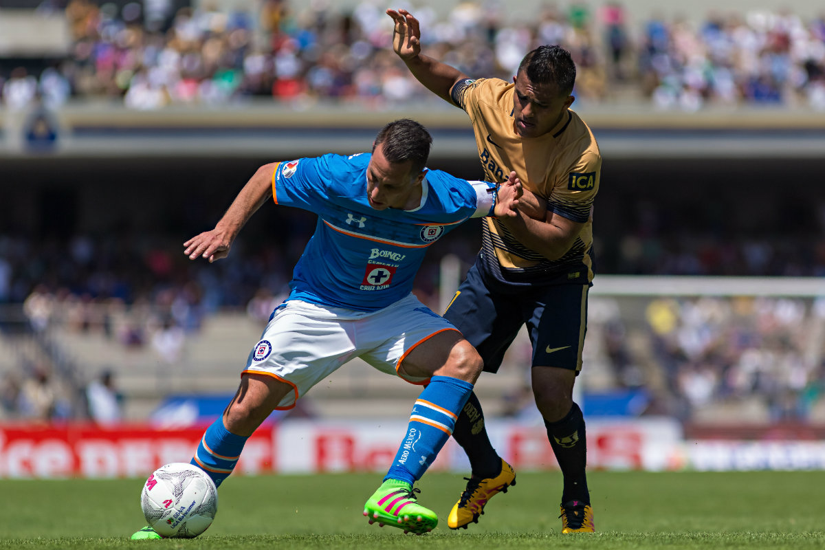 Christian Giménez y Javier Cortés en un partido en el Olímpico Universitario