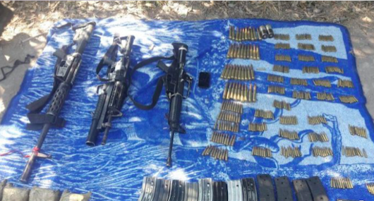 A los detenidos les fue asegurado un rifle Barret, calibre 50; arma de muy alto poder especializada en combate contra vehículos.