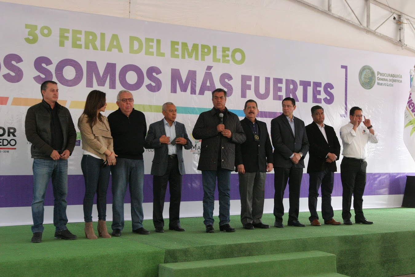 El evento se realizó en la Explanada de los Héroes fue encabezado por el gobernador junto con algunos alcaldes metropolitanos.