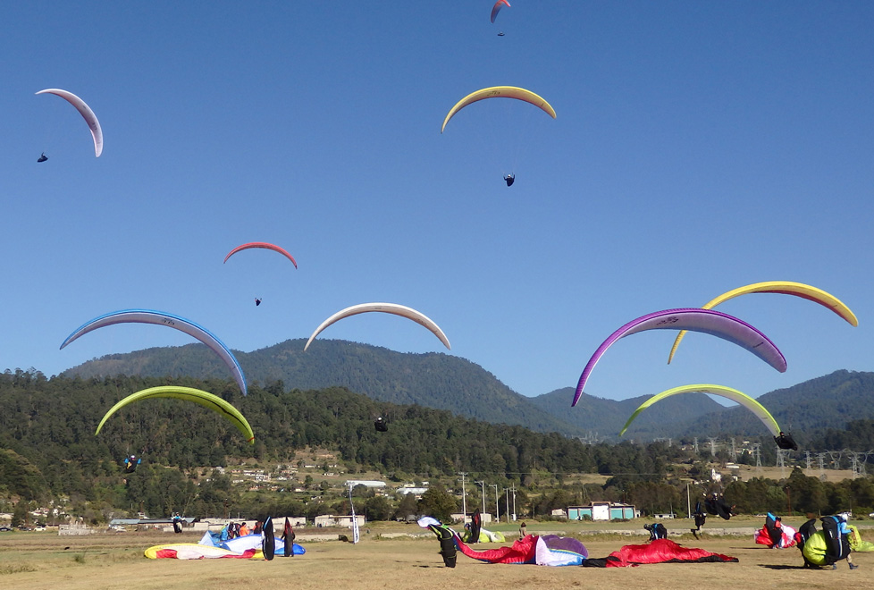 Valle de Bravo y Temascaltepec reciben la XIII edición del Abierto de Parapente Monarca, del 15 al 21 de enero.