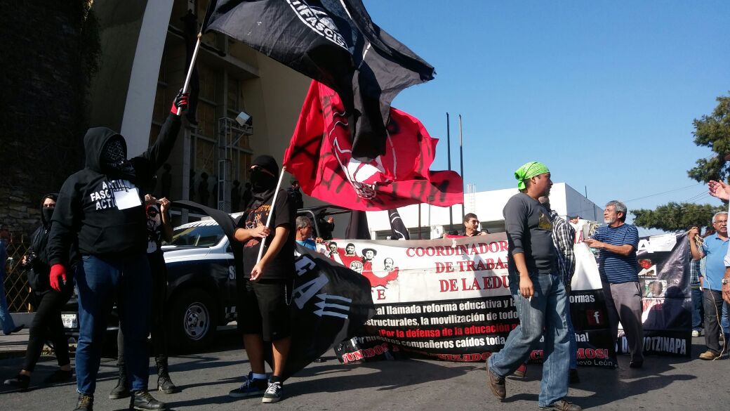 Se encuentran miembros de distintas organizaciones como, Únete Pueblo e integrantes del SNTE.