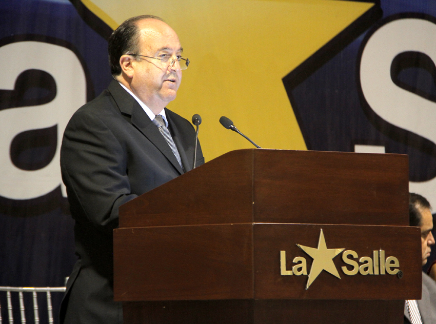Luis Arturo Dávila de León, rector de la Universidad La Salle Laguna.