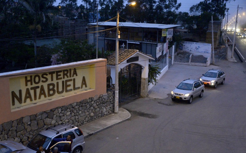 Vista general de una posada, en las afueras de Ibarra, Ecuador, donde representantes del gobierno y miembros del ELN celebran la reunión con miras a e