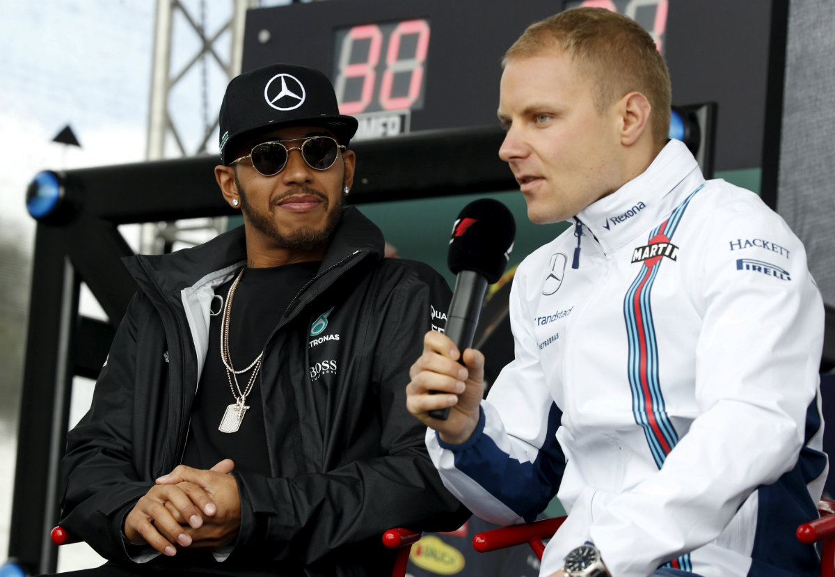 Lewis Hamilton con su nuevo  coequipero