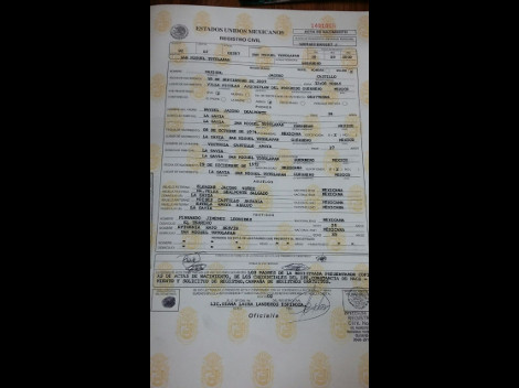 El bautizo fue el 28 de abril de 2011 y los padrinos quedaron asentados el hoy diputado local del PRI, Saúl Beltrán Orozco y su esposa, la señora Dian